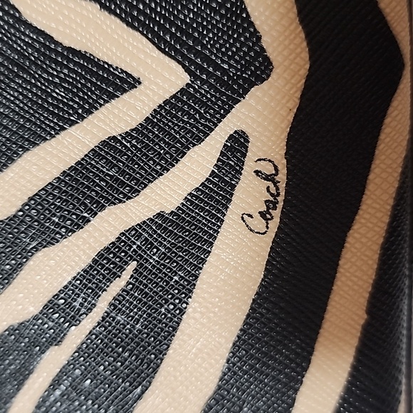 NWT Coach Zebra Print Wristlet - Picture 3 of 5